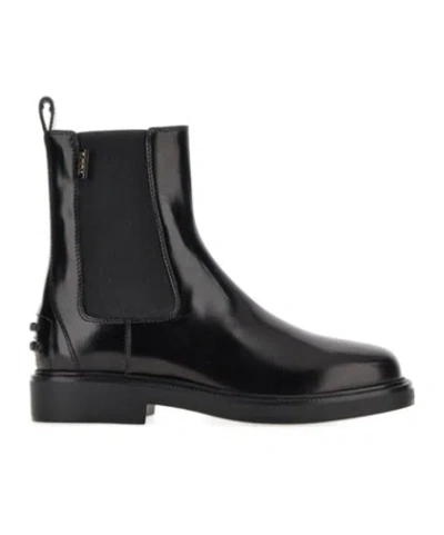 Tod's Logo-tag Boots In Black