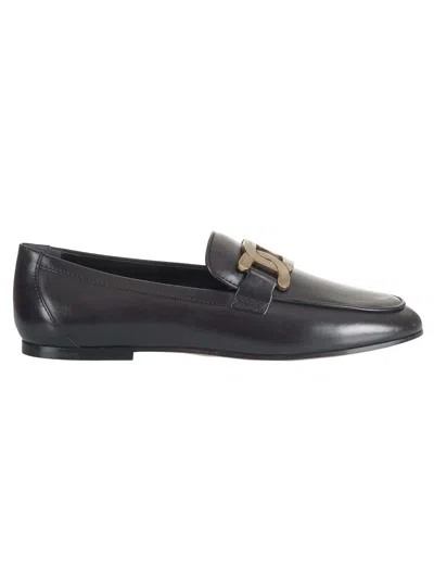 TOD'S METAL LOGO PLAQUE LOAFERS