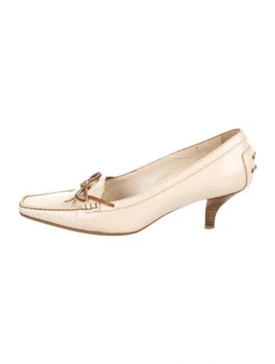 Pre-owned Tod's Patent Leather Bow Accents Pumps In Neutral
