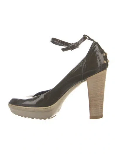 Pre-owned Tod's Patent Leather Pumps In Green