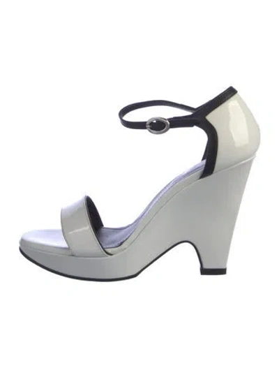 Pre-owned Tod's Patent Leather Sandals In White