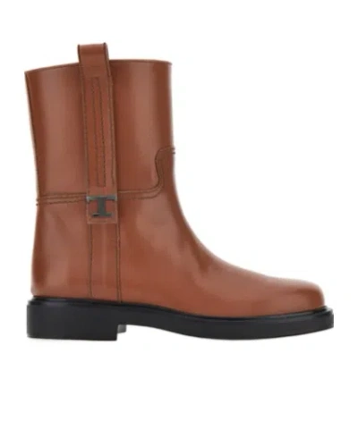 Tod's Round-head Short Boots In Brown