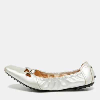 Pre-owned Tod's Size 37.5 Metallic Silver Leather Scrunch Ballet Flats