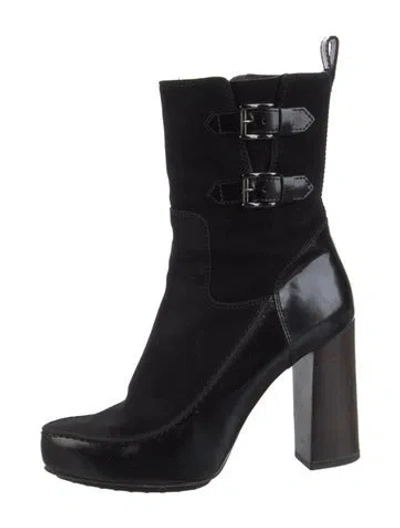 Pre-owned Tod's Suede Boots In Black