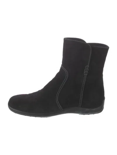 Pre-owned Tod's Suede Boots In Black
