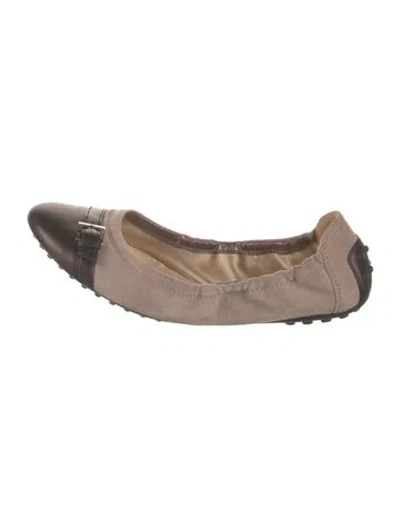 Pre-owned Tod's Suede Flats In Neutral
