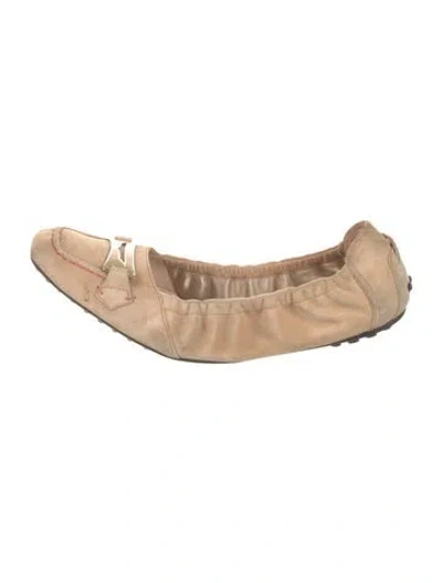 Pre-owned Tod's Suede Keyhole Accent Ballet Flats In Neutral