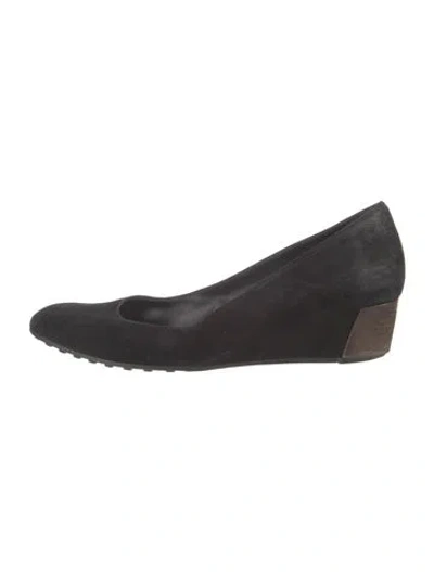 Pre-owned Tod's Suede Pumps In Black