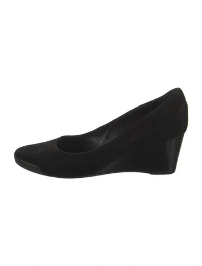 Pre-owned Tod's Suede Pumps In Black