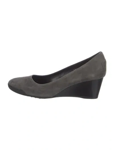 Pre-owned Tod's Suede Pumps In Gray