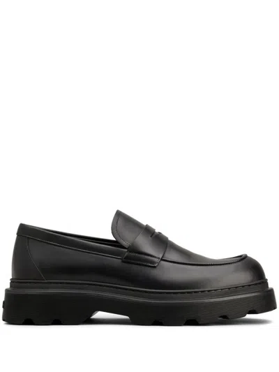 Tod's Mocassini In Pelle Di Vitello Effetto Glossy In Nero