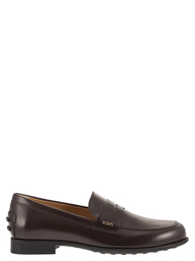 Tod's Calfskin Leather Loafers With Logo Detail In Burgundy