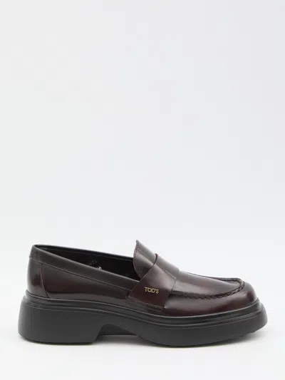 Tod's Logo Plaque Glossy Leather Loafers In Burgundy