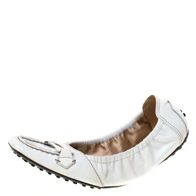 Tod's Light Grey Leather Buckle Detail Scrunch Ballet Flats In Animal Print