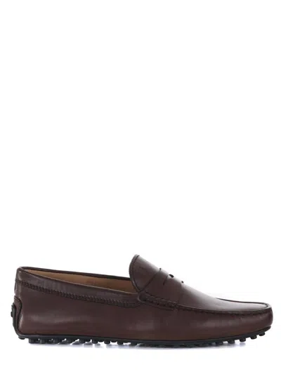 Tod's Tods City Gommino Leather Loafer In Marrón