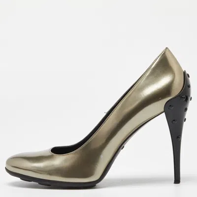 Tod's Metallic Leather Round Toe Pumps In Silver