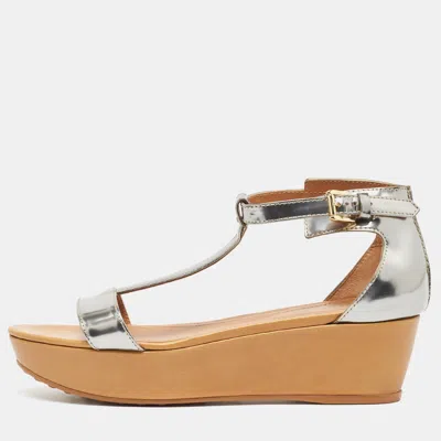 Tod's Sliver Leather Wedge Ankle Strap Sandals In Silver