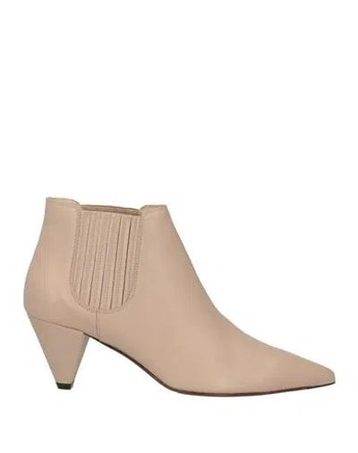 Tod's Leather Ankle Boots In Neutral