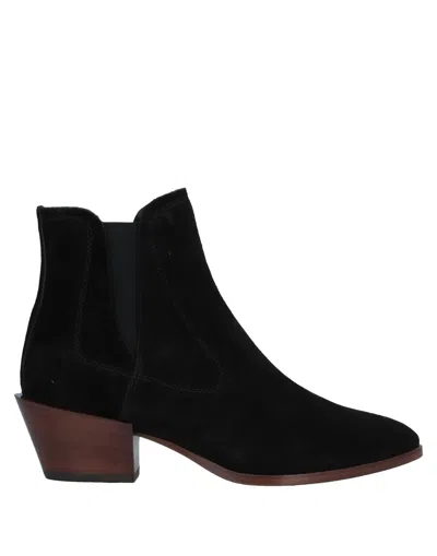 Tod's Ankle Boots In Black