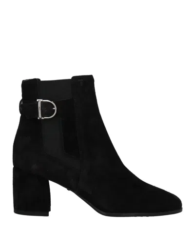 Tod's Ankle Boots In Black