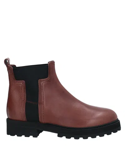 Tod's Ankle Boots In Brown