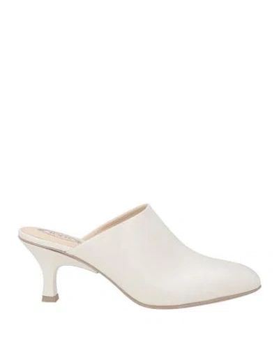 Tod's Woman Mules & Clogs Off White Size 5 Leather