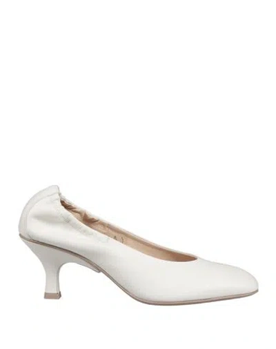 Tod's Woman Pumps Ivory Size 8 Leather In White