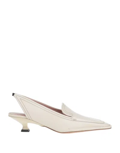 Tod's Pumps In White
