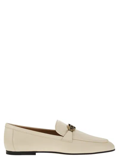 Tod's Leather Loafer With Accessory In Beige