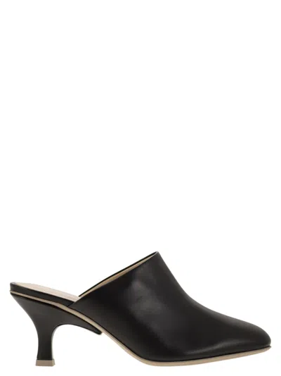 Tod's Women Leather Sabot In Black
