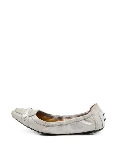 Pre-owned Tod's Vintage Suede Ballet Flats In Silver