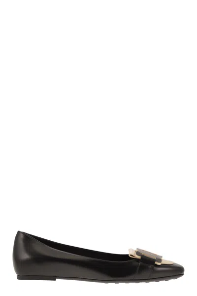 Tod's Elegant Leather Ballerina Flats With Chain Detail In Shiny Black