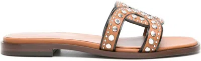 TOD'S WOMEN'S LEATHER FLAT SANDALS