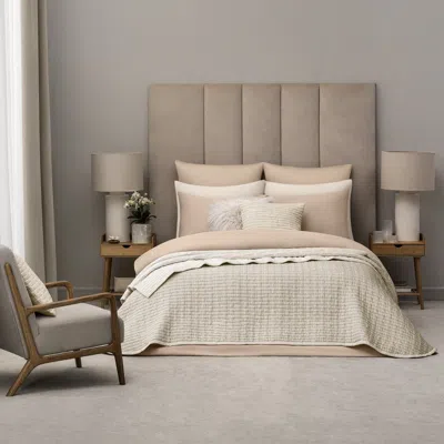 Togas Lassen Bedcover In White