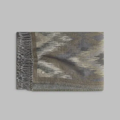 Togas Mesed Throw In Gray