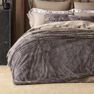 Togas Sonier Throw Blanket In Black,smoky Purple