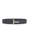 Tom Ford Reversible Grain Leather T Belt For Men In Dual Shades In Dark Navy & Black