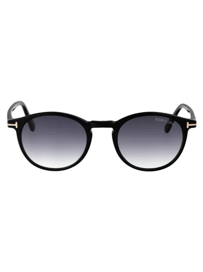 Tom Ford Andrea-02 Sunglasses In 01b Nero Lucido / Fumo Grad