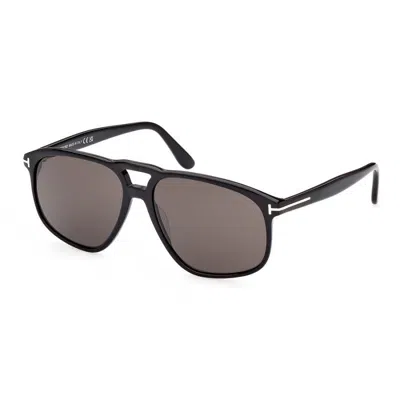 TOM FORD AVIATOR FULL RIM, WITH A SHINY BLACK FRAME AND SMOKE LENS.