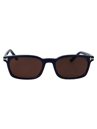 Tom Ford Squared Sunglasses Ft1300 90 E In Brown