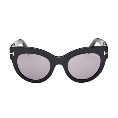 Tom Ford Cat-eye Frame Sunglasses In 01c
