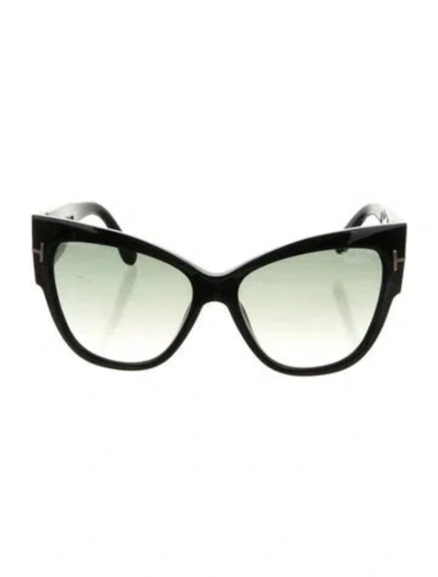Pre-owned Tom Ford Cat-eye Gradient Sunglasses In Black