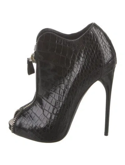Pre-owned Tom Ford Embossed Leather Pumps In Black