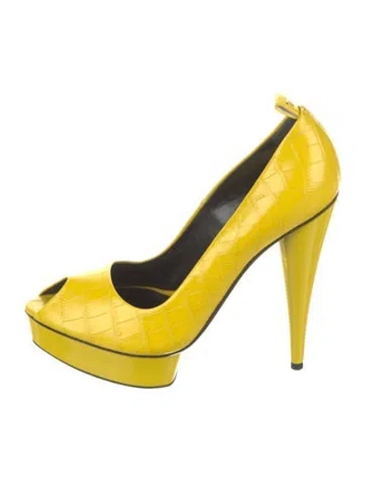 Pre-owned Tom Ford Embossed Leather Pumps In Yellow