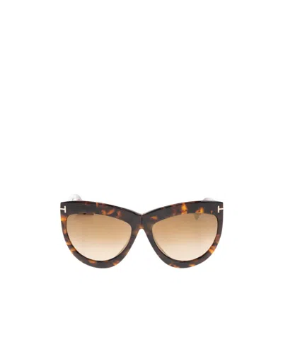 Tom Ford Eyewear Doris Cat Eye Sunglasses In Nude