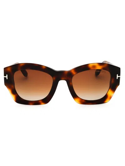 Tom Ford Ft1083 Sunglasses In Blonde Havana / Gradient Brown