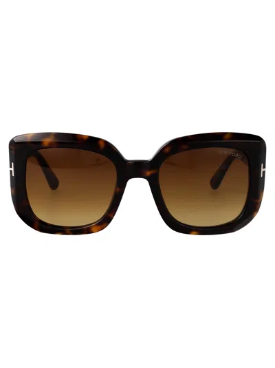 Tom Ford Squared Sunglasses Ft1220 52 F In 哈瓦那