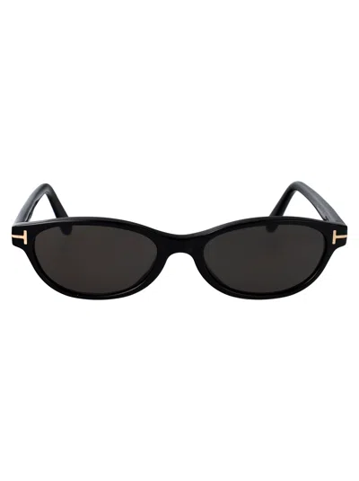 Tom Ford Oval Sunglasses Ft1310 01 A In Black