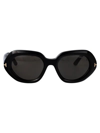 Tom Ford Geometrical Sunglasses Ft1317 01 A In Black