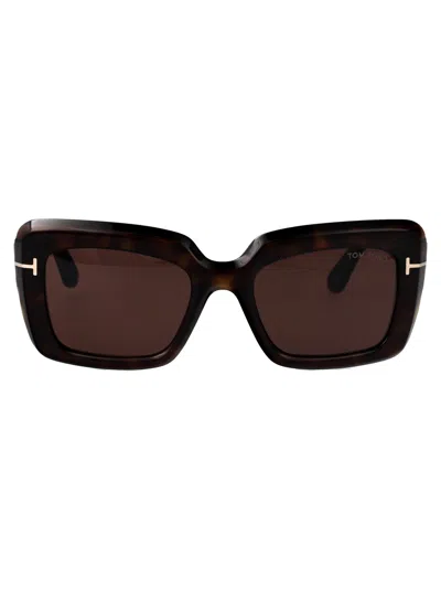 Tom Ford Squared Sunglasses Ft1318 52 E In Black